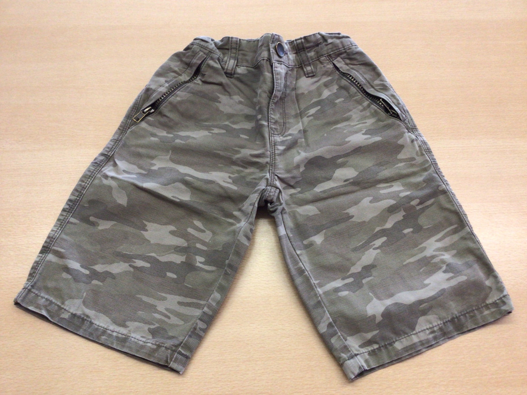Shorts 134 Olivgrün