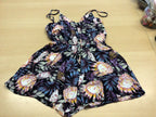 Jumpsuit 34 Bunt, überwiegend dunkel mit farbigen Blumenmuster