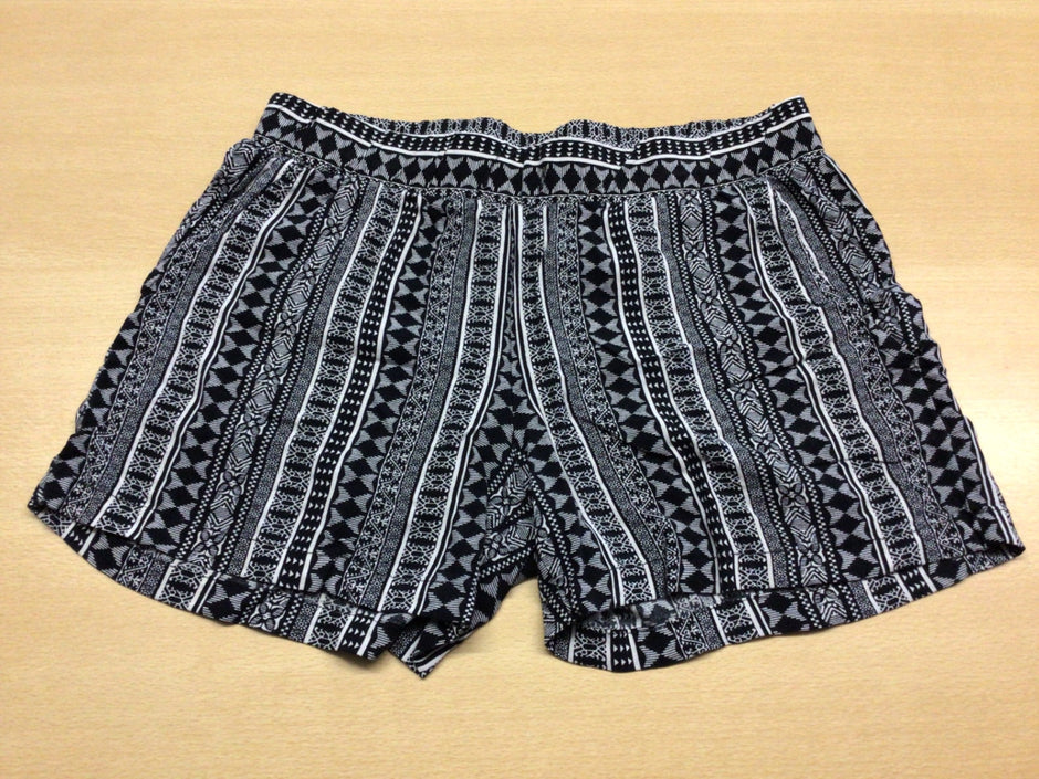  Shorts M Schwarz und Weiß