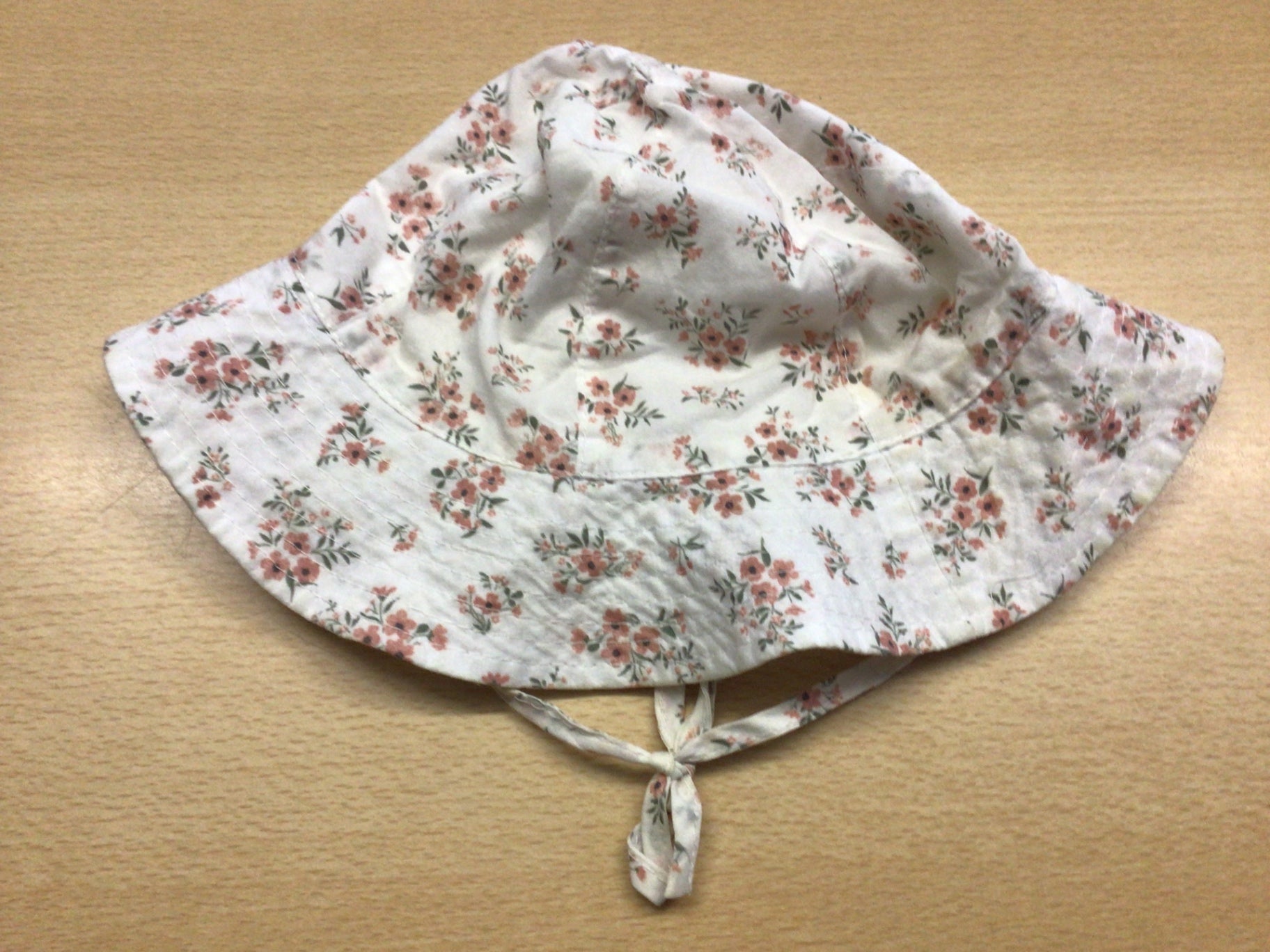 Sommer-Hut Weiß mit Blumenmuster in Rosa und Grün