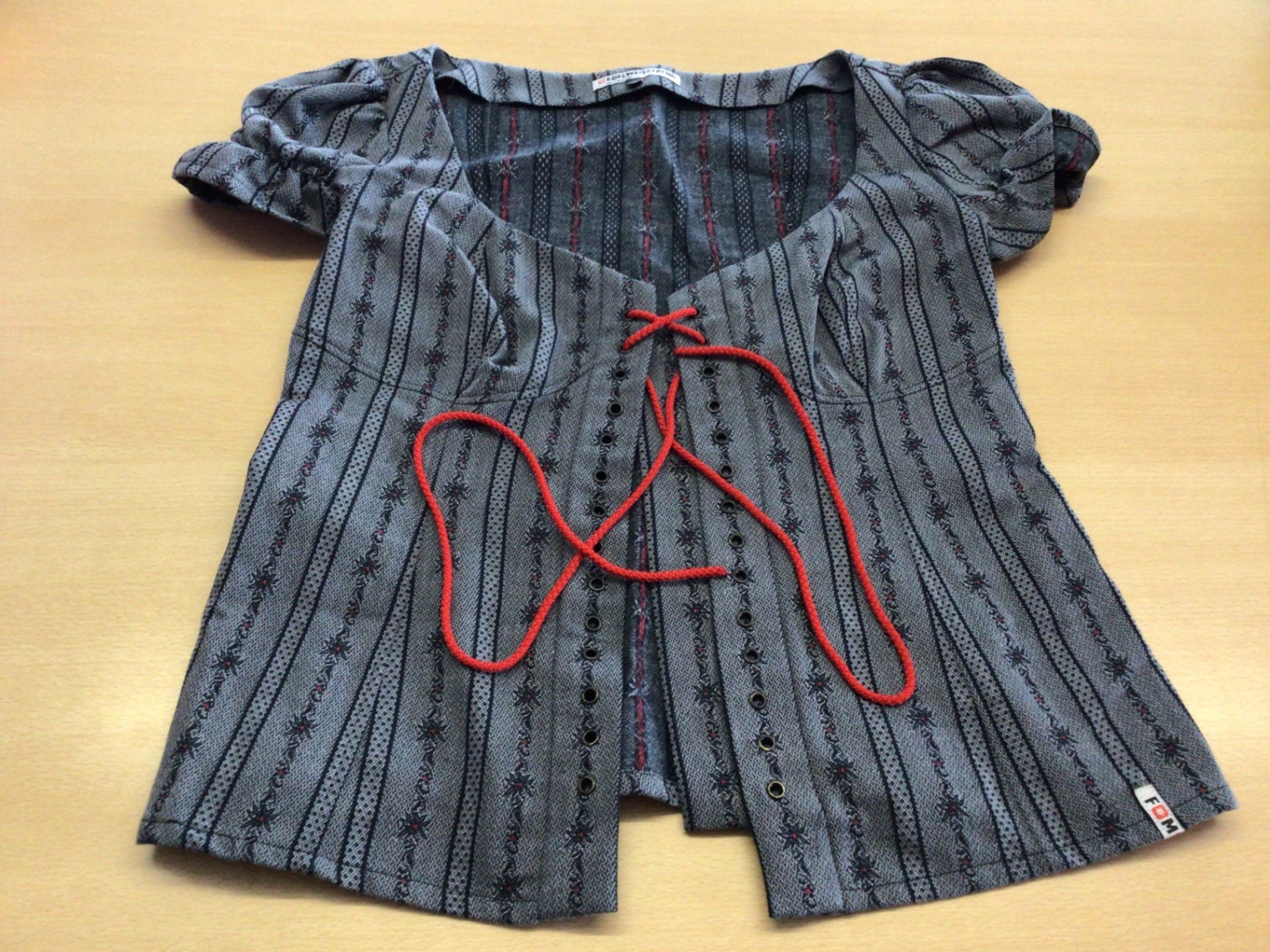 Edelweiss-Bluse 38 Grau mit schwarzem Muster