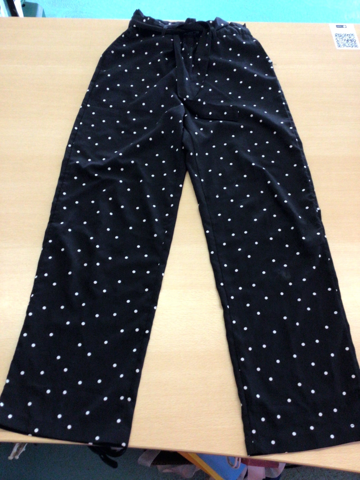 Sommerhose 152 Schwarz mit weißen Punkten