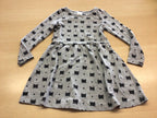 Kleid 110 Grau mit schwarzen Katzen und Punkten