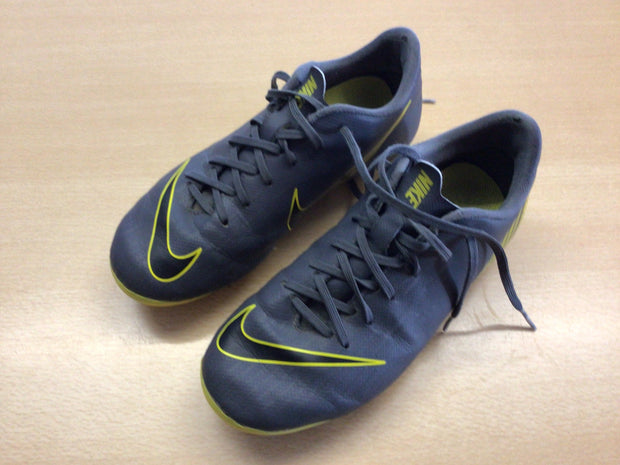 Nike Fussballschuhe 35.5 Schwarz mit Neongelb
