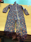  Regenanzug 110/116 Blau mit rotem und weißem Blumenmuster