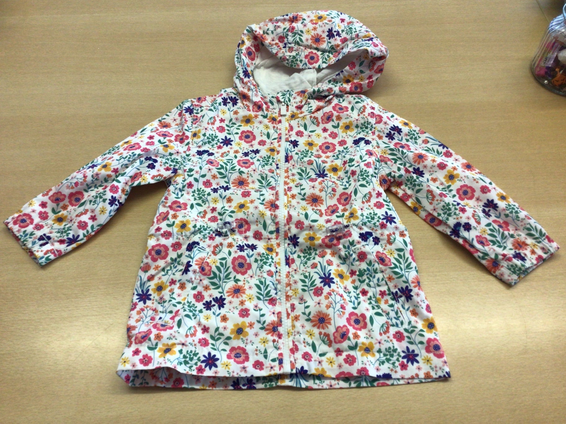 Regenjacke 98/104 Weiß mit buntem Blumenmuster (rot, gelb, blau, grün)