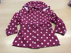 Regenjacke 98/104 Burgundrot mit weißen Punkten