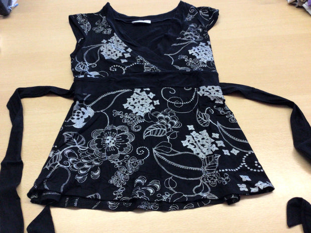 T-Shirt S Schwarz mit weißen Mustern