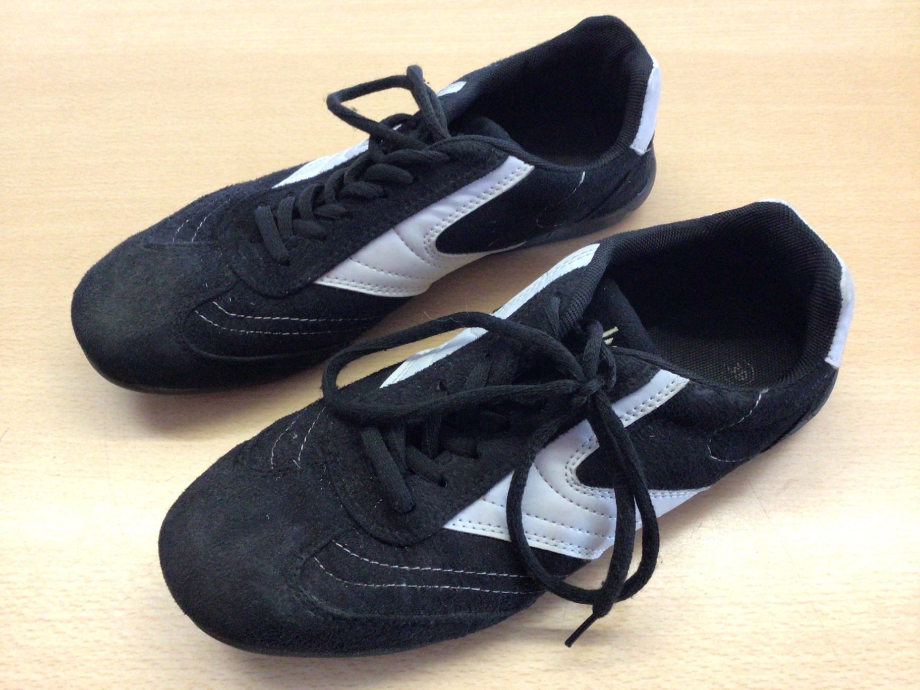  Schuhe 39 Schwarz und Weiß