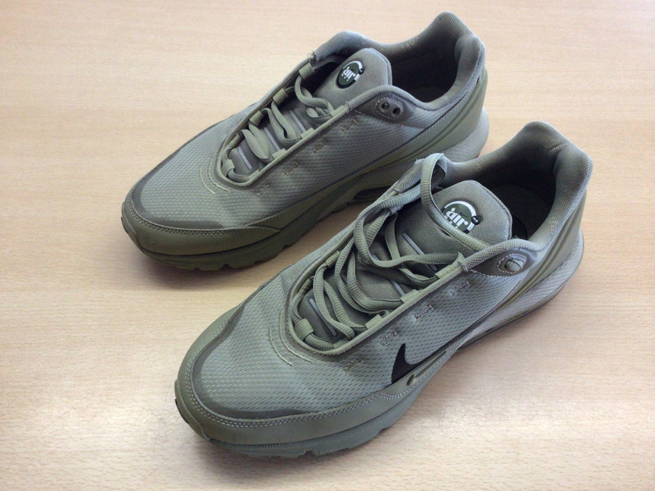 Nike Sneaker 45 Olivgrün