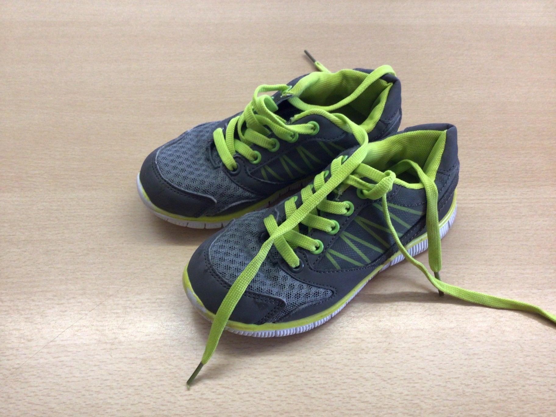 Sneaker 29 Dunkelblau und Neon-Gelb