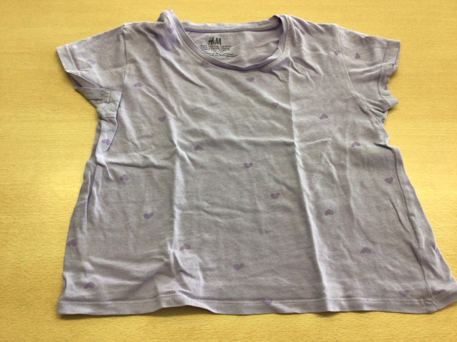 H&M T-Shirt 110/116 Helllila mit lilafarbenen Herzmustern