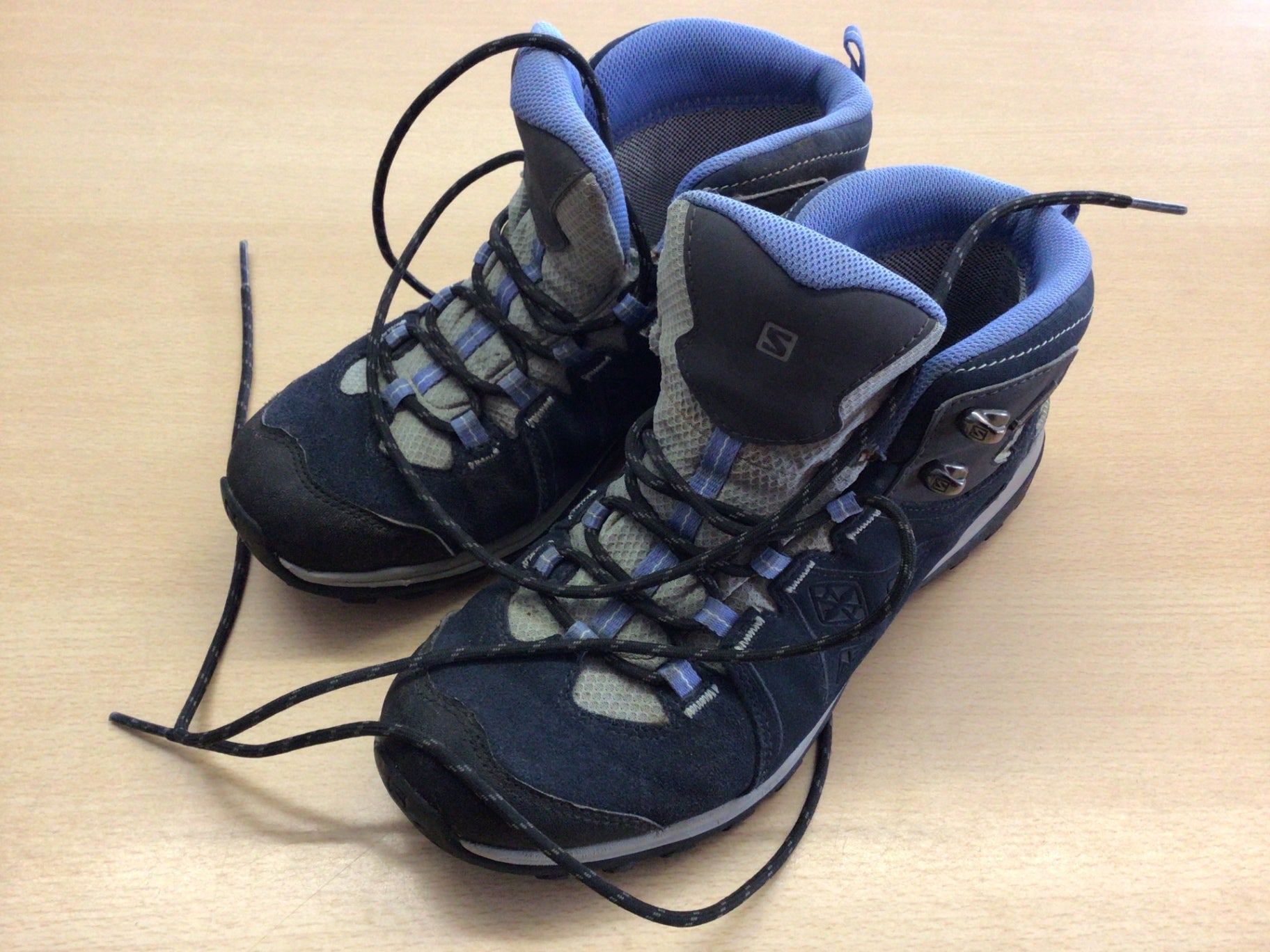 Salomon Wanderschuhe 39 1/3 Blau und Schwarz