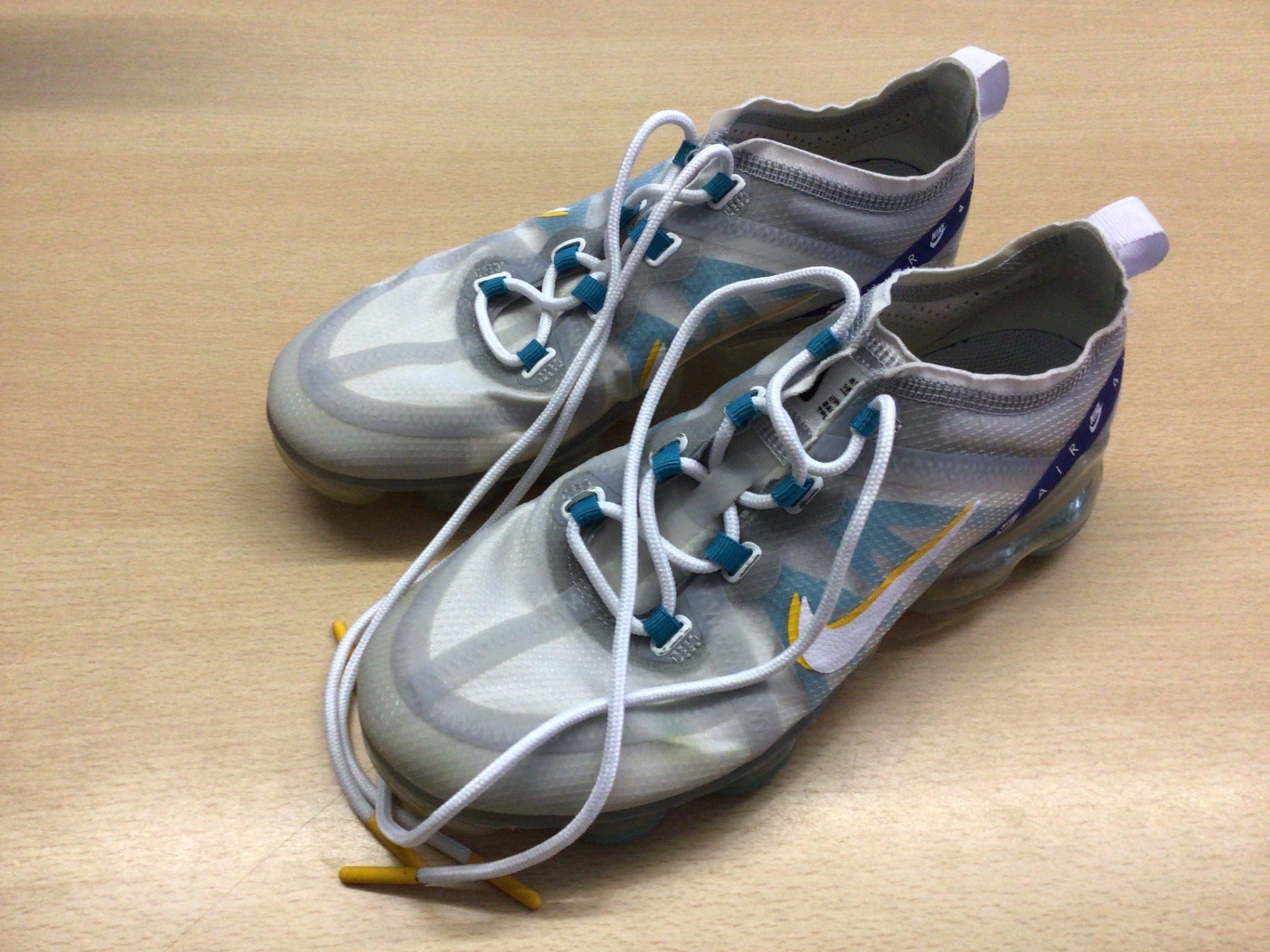 Nike Sneaker 39 Weiß, Blau, Gelb