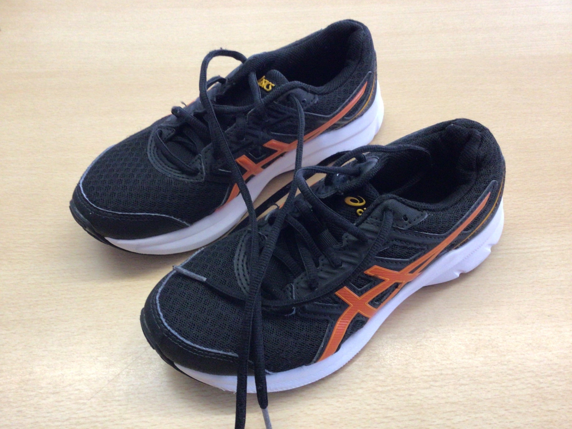 Asics Sneaker 36 Schwarz und Orange
