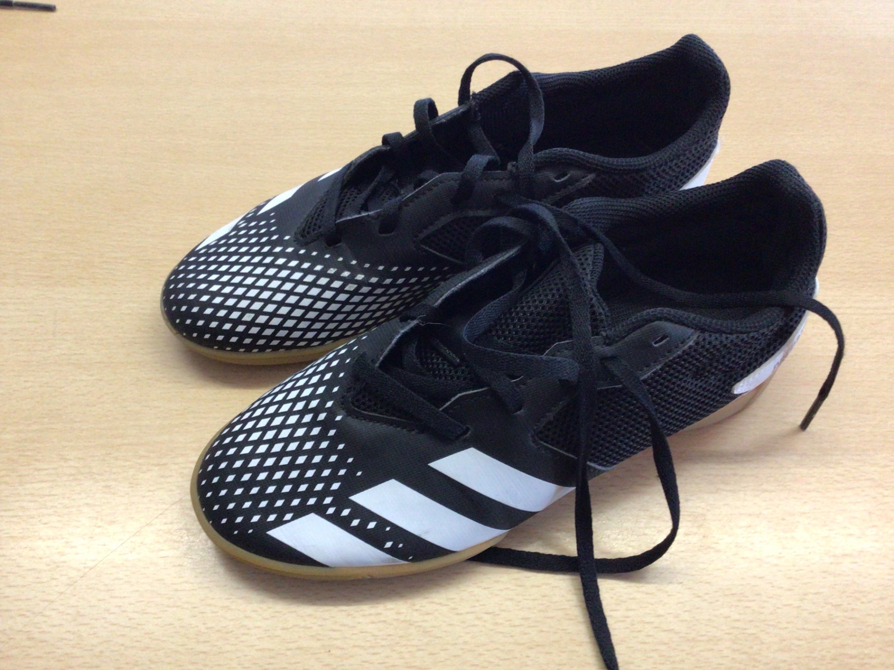 Adidas Sport-Schuhe 38 Schwarz und Weiß