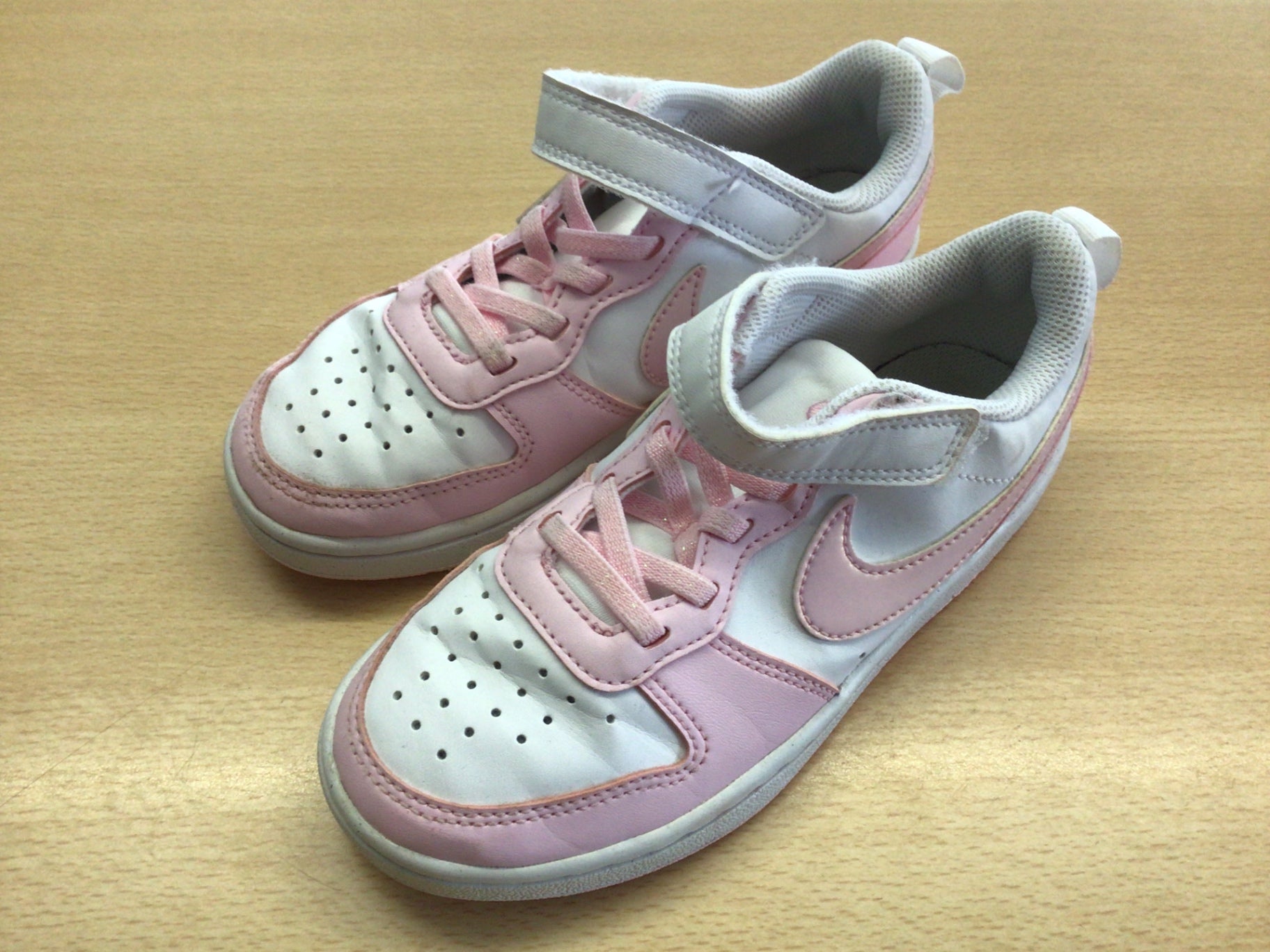 Nike Sneaker 31 Weiß und Pink