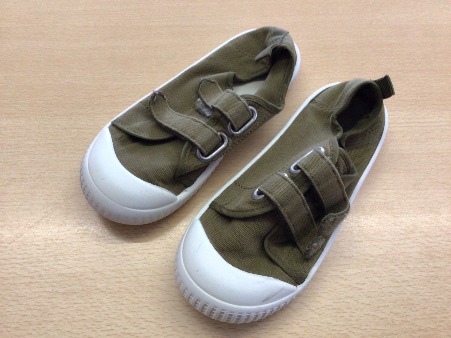 Schuhe 28 Olive